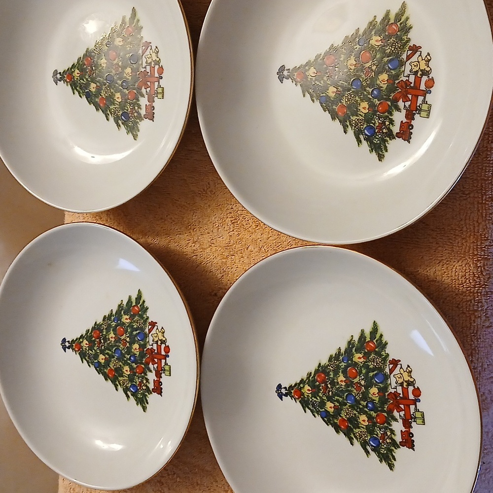 Jamestown China Christmas Treasure Soup Bowl 8 Inches Gold Trim Set Of 4